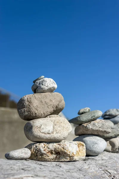 Stapel Von Steinen Auf Blauem Himmel Hintergrund — Stockfoto