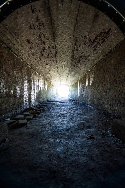 Túnel Abandonado Con Paredes Ladrillo —  Fotos de Stock