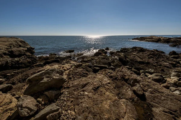 Скелі Над Морем Фоні Сходу Сонця — стокове фото