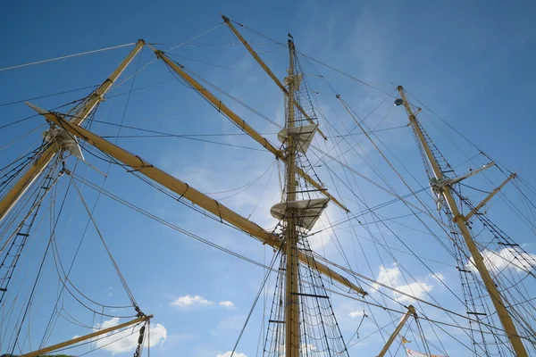 大型帆船的吊装 — 图库照片