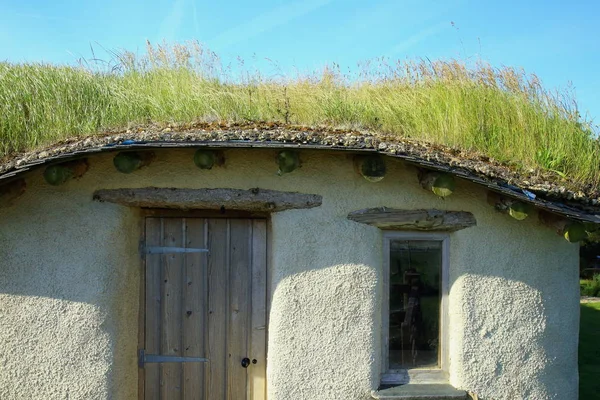 緑の屋根を持つ建物 — ストック写真