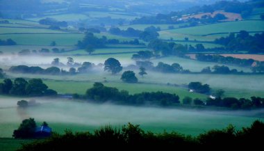 Sunrise balta Vadisi üzerinden puslu bir sabahı