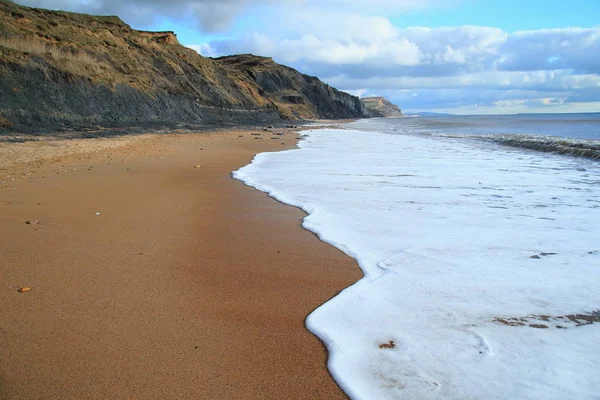 Pláž Jurské Pobřeží Poblíž Vesnice Charmouth Slavné Tím Zkameněliny — Stock fotografie