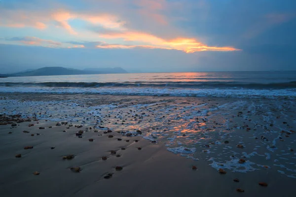 Wazig Golven Bij Zonsopgang Het Strand Lyme Regis Jurassic Coast — Stockfoto