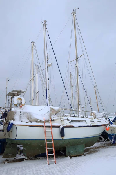 Segelbåtar Snö Havet Staden Seaton Devon — Stockfoto