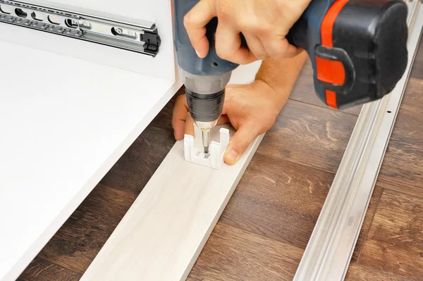 Carpenter assembling new furniture — Stock Photo, Image