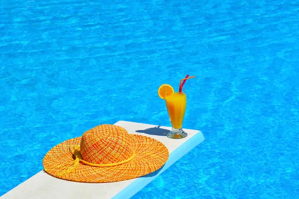 Relaxation at swimming ppol — Stock Photo, Image