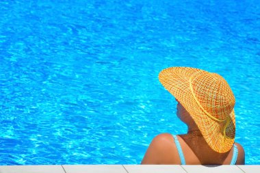 Gerçek kadın güzelliğe rahatlatıcı Yüzme Havuzu