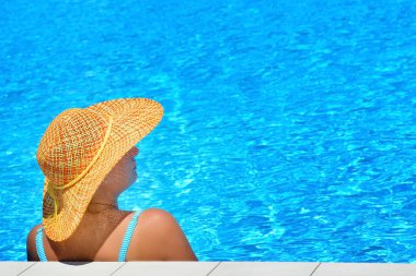 Gerçek kadın güzelliğe rahatlatıcı Yüzme Havuzu