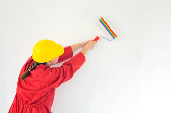 Real female painting wall — Stock Photo, Image
