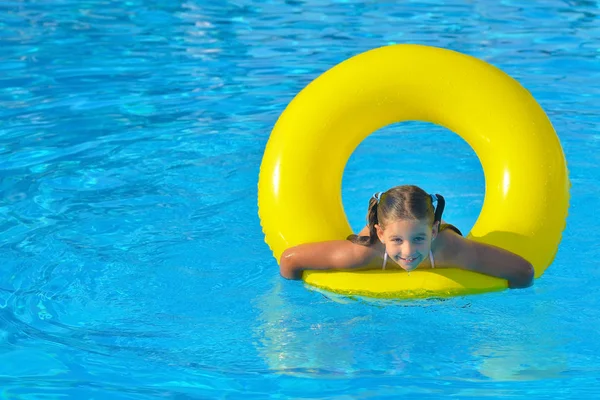 Real toddler girl at swimming pool — Stock Photo, Image