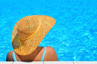 Gerçek kadın güzelliğe rahatlatıcı Yüzme Havuzu