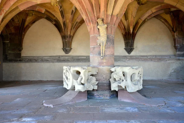 Breisach cattolico lungo il fiume Reno a Baden-Wurttemberg, Germania — Foto Stock