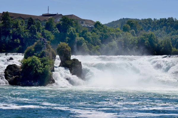 Widok na Renie spada z Bodensee w Schaffhausen, Szwajcaria — Zdjęcie stockowe