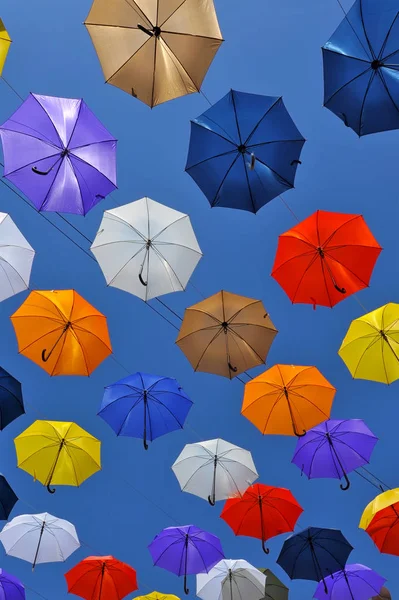 Şemsiye çok renkli