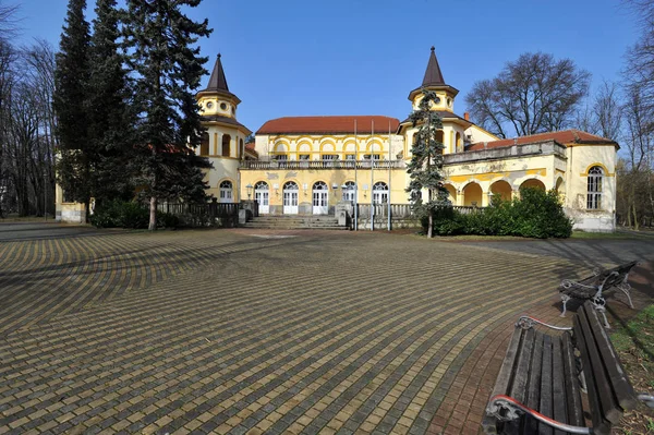 Старое здание курорта в Баня-Ковильяца, Сербия — стоковое фото