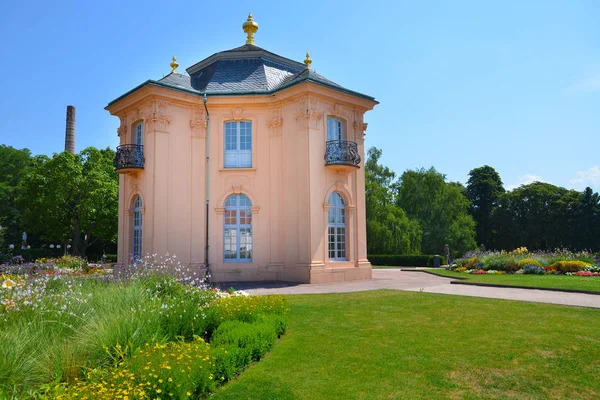 Gammal trädgård pagoda house i Rastatt, Tyskland — Stockfoto