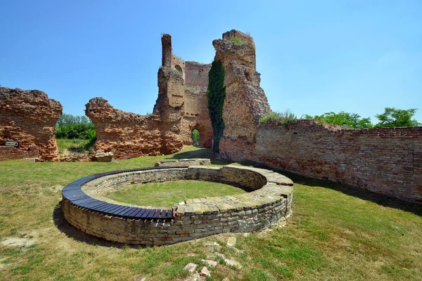 Romjai régi középkori erőd Bac, Szerbia — Stock Fotó