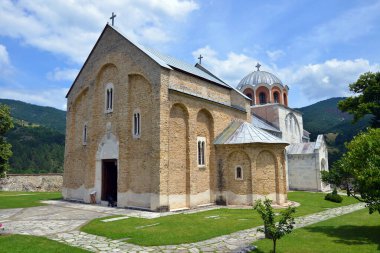 STUDENICA, SERBIA - 16 Temmuz: Sırp Ortodoks Manastırı Studenica, 16 Temmuz 2019 'da Sırbistan' ın Studenica kentinde kuruldu.