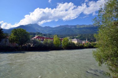 INNSBRUCK, AUSTRIA - 1 Ağustos 2019 'da Avusturya' nın Innsbruck kentinde Innsbruck şehir manzarası