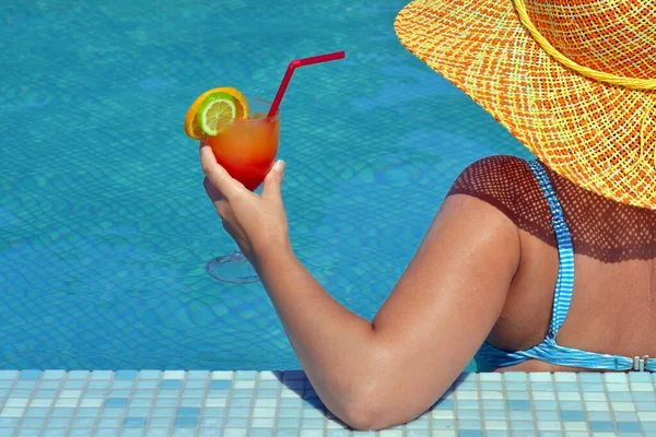 Belleza Femenina Real Relajante Piscina Concepto Vacaciones Verano — Foto de Stock