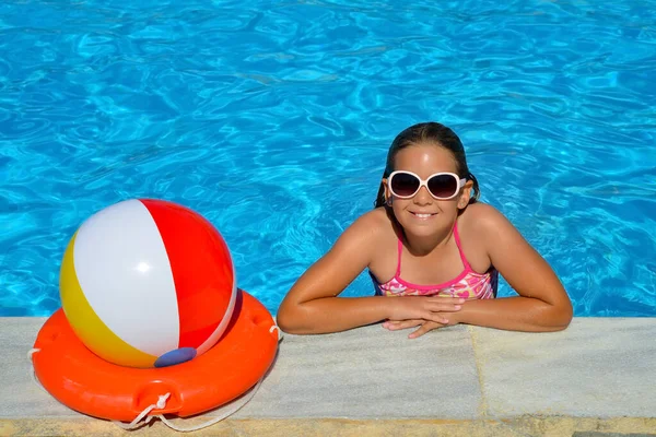 Véritable Adorable Fille Relaxante Dans Piscine Concept Vacances Été — Photo