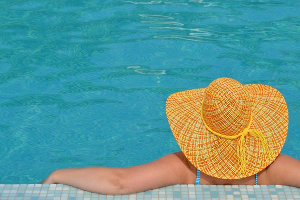 Véritable Beauté Féminine Relaxante Dans Piscine Concept Vacances Été — Photo