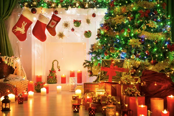 Calzini di Natale Fuoco, Albero di Natale Camino Luce, Calze — Foto Stock
