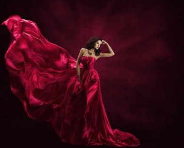 Moda Model elbise, elbise, ipek kumaş üzerinde sallayarak uçan kadın