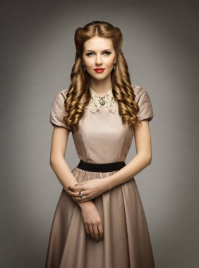 Kadın Victoria tarihsel yaş elbise, güzel kıvırcık saç modelleri
