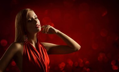 Moda Model Güzellik Portresi, kadın takı, poz kırmızı elbise