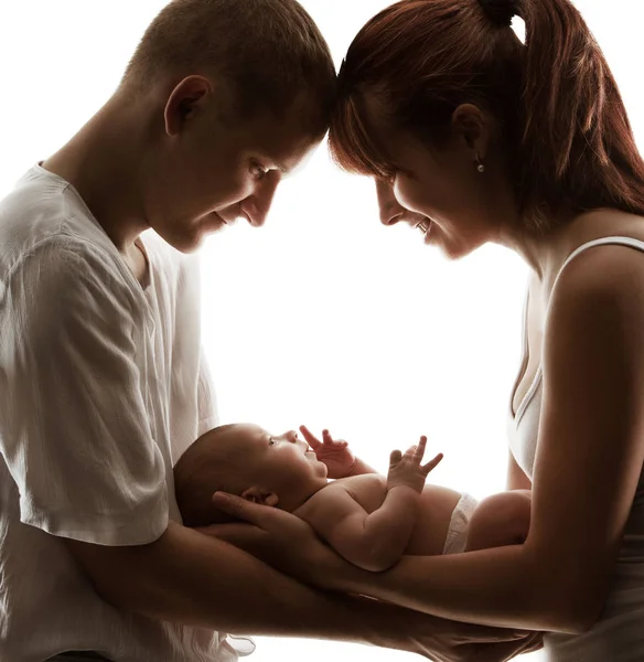 赤ちゃん家族の新生児の両親は子供の新しい生まれ母父子 — ストック写真