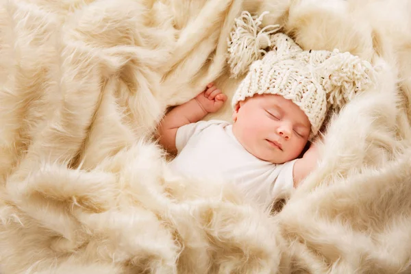 Newborn Baby Sleep in Hat, Sleeping New Born Kid, Asleep Child — Stock Photo, Image