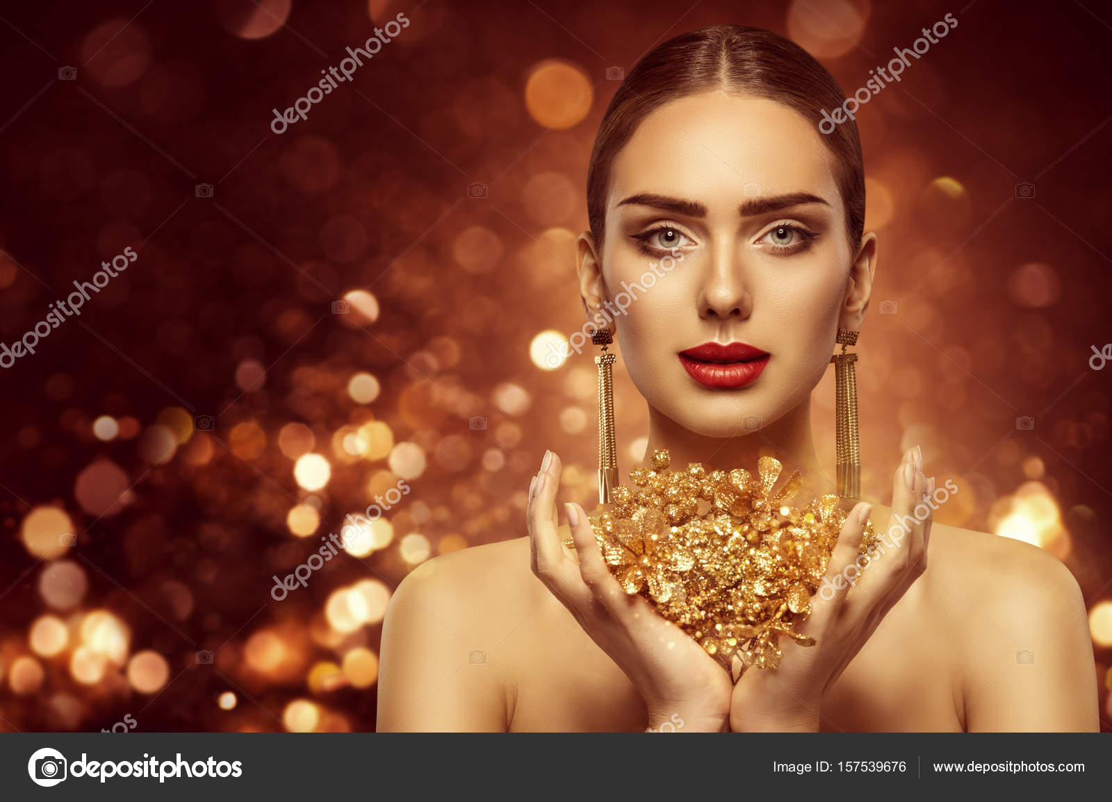 Woman Gold Beauty, Fashion Model Holding Golden Jewelry In, 42% OFF