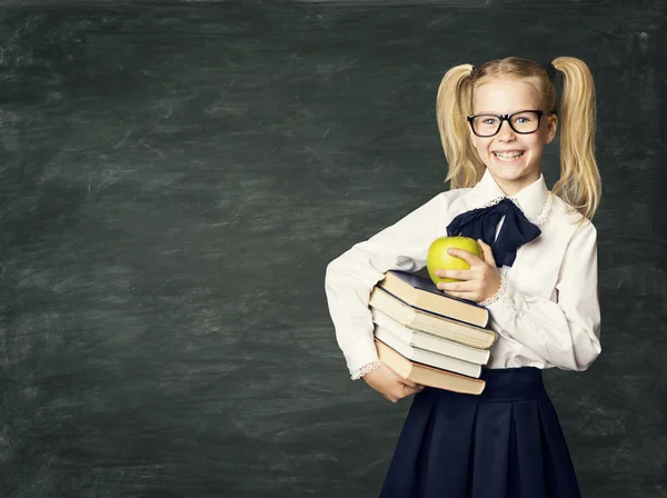 Niño sobre pizarra, Happy School Girl Hold Books, Educación Infantil — Foto de Stock