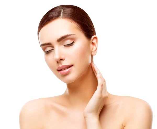 Cuidado de la piel de la cara de la belleza de la mujer, maquillaje natural del cuidado de la piel, hermoso modelo que toca el cuello del cuerpo — Foto de Stock