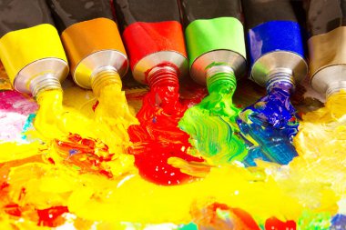 Çok renkli borular boya. Boyalı renk paleti