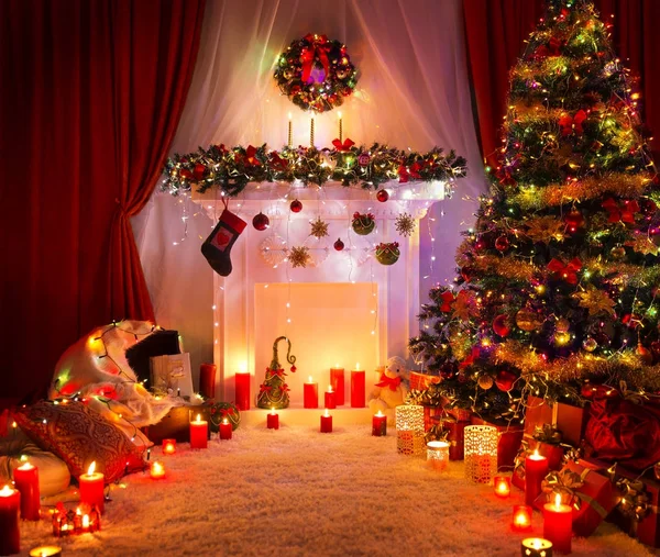 Chambre de Noël, Éclairage Cheminée d'arbre de Noël Décoration, Nouvel An Intérieur — Photo