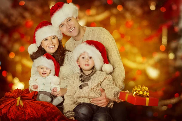 Noel aile portre, mutlu baba anne çocuk — Stok fotoğraf