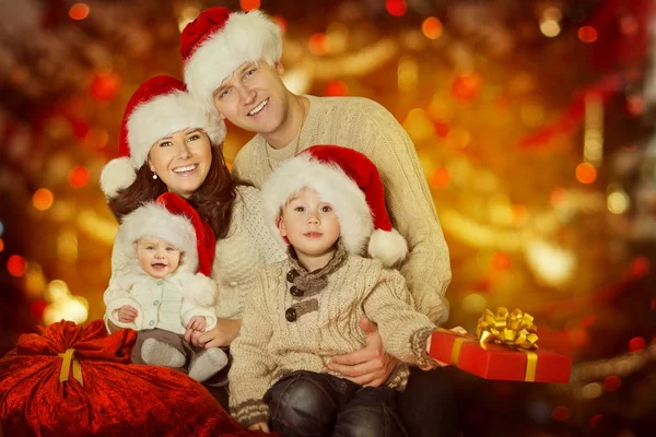 Retrato familiar de Navidad, Padre feliz Madre hijos —  Fotos de Stock