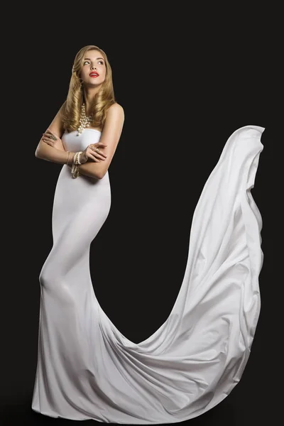 Moda abito da sposa modello, Donna Bellezza in abito bianco, Lungo treno di seta — Foto Stock