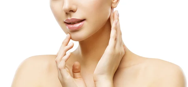 Lippen en gezicht huidverzorging, vrouw schoonheid make-up en behandeling, Model met de Hand aanraken van Lip en nek — Stockfoto
