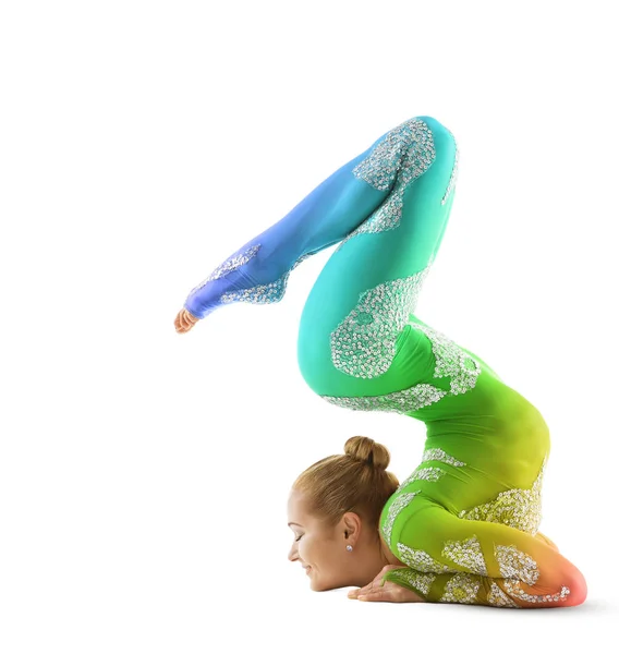 Artista de circo flexible, Acrobat Dancer en traje multicolor, Gimnasta mujer contorsionista —  Fotos de Stock