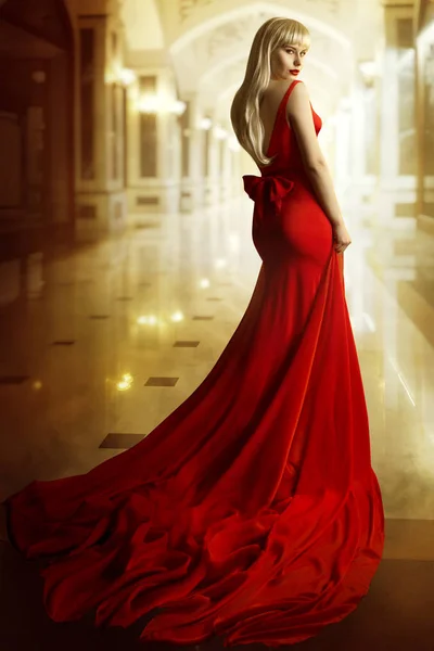 長いガウンのファッション モデル赤いドレス、女性美の肖像画、エレガントなセクシーな女の子 — ストック写真