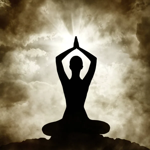 Yoga Body Pose Silhouette Exercising on Sunset Sky, Sun Rays Meditation — Stock Photo, Image