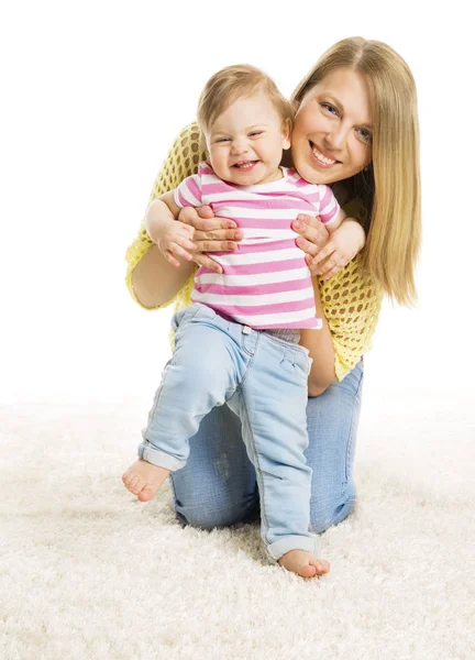 Mor och Kid flicka, glad mamma med bebis dotter, nyfödda barn och mamma — Stockfoto