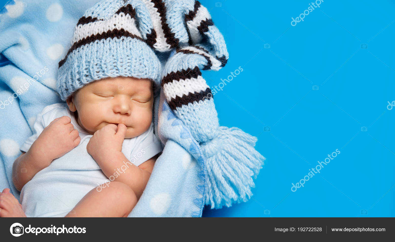 Le Bebe Garcon Nouveau Ne Dort Sur Fond Bleu L Enfant Nouveau Ne Dort Dans Le Chapeau De Laine Image Libre De Droit Par Inarik C Le Bebe Garcon Nouveau Ne Dort Sur Fond Bleu L Enfant Nouveau Ne Dort Dans Le Chapeau De Laine Image Libre De Droit Par Inarik C