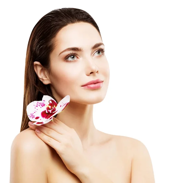 Vrouw gezicht schoonheid huidverzorging en bloem, mooi meisje gezond — Stockfoto