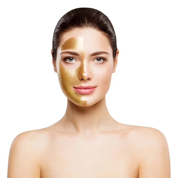 Máscara de oro de belleza de mujer, Happy Girl Golden Facial Skin Cosmetic — Foto de Stock