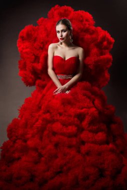 Moda Modeli Kırmızı Elbise, Kadın Güzellik Portresi, Kraliçe Elbisesi